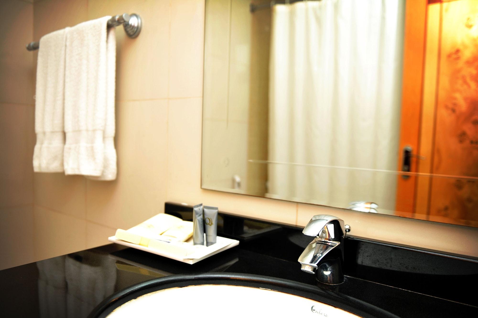 Marco Polo Hotel Manama Exterior photo